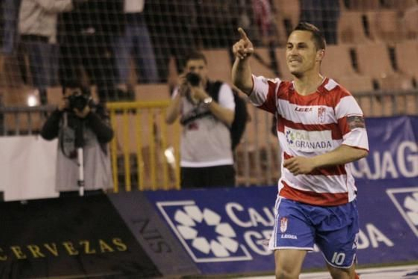 El Granada gana en casa a Las Palmas pese a jugar con diez toda la segunda parte. / Miguel Rodríguez
