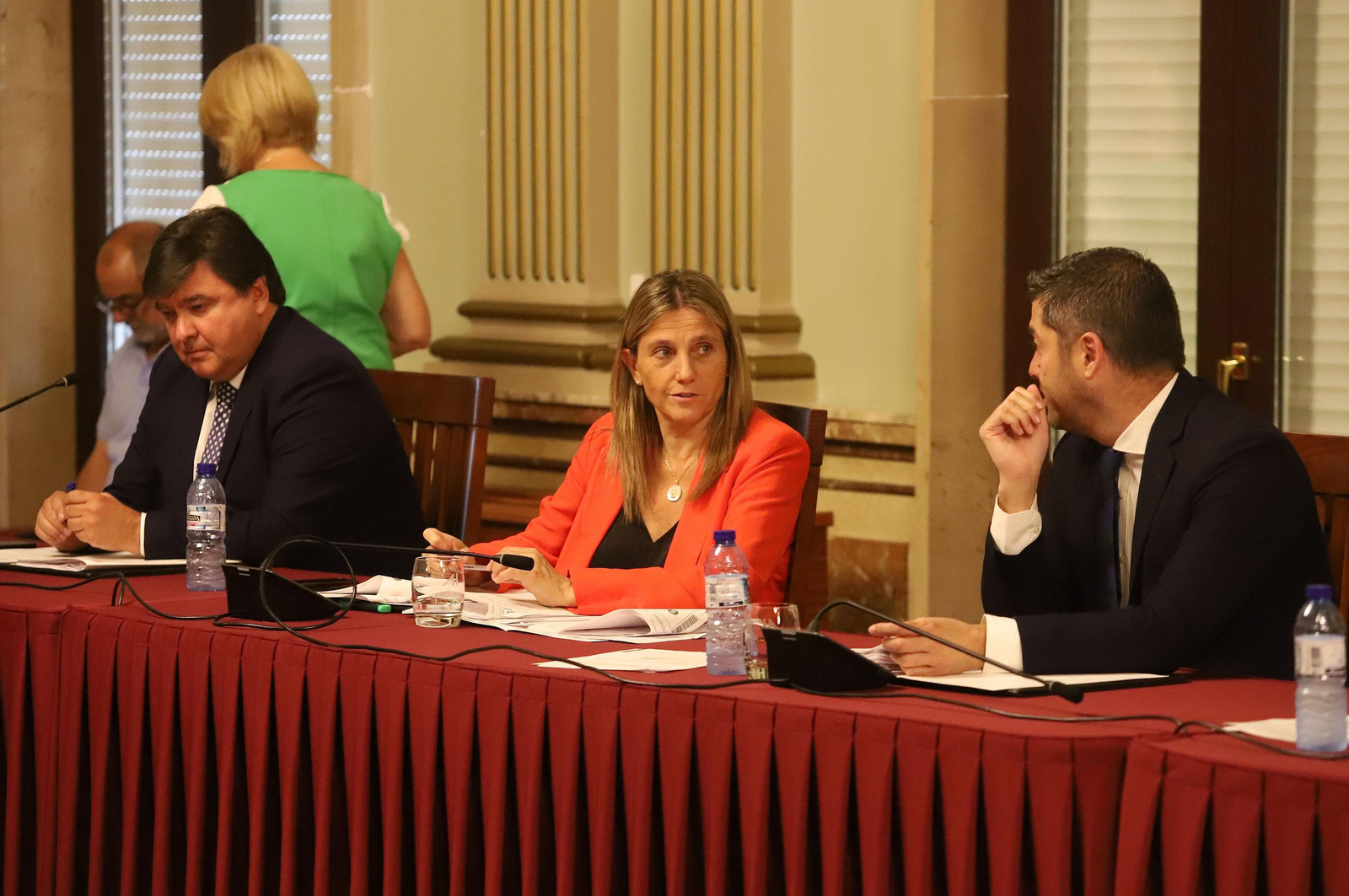 Imágenes del pleno municipal del Ayuntamiento de Huelva