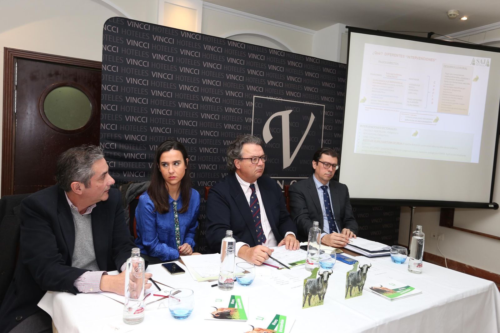 Antonio Caro, Lucía Martín, Carlos Núñez y Javier Silveira, en la reunión informativa de la Unión en Sevilla.