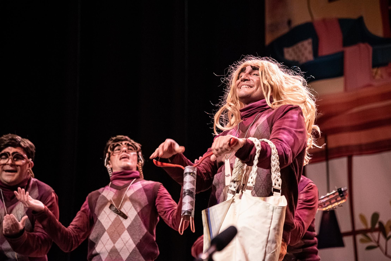 Imágenes de la murga Carmelo "El Wikipedia"