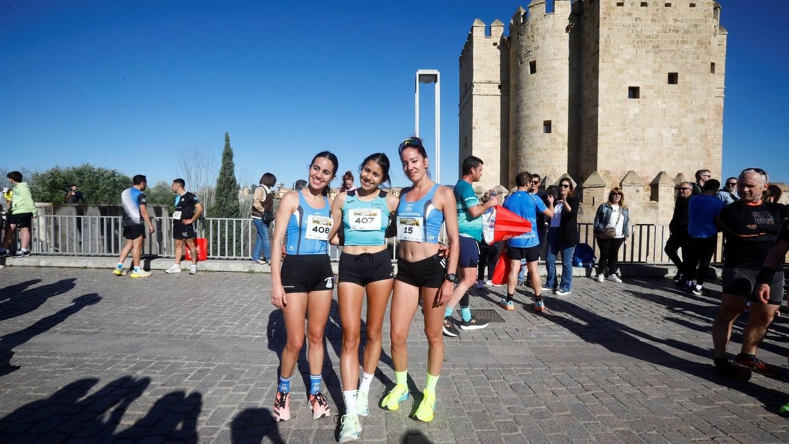 Las tres primeras clasificadas posan tras la prueba.