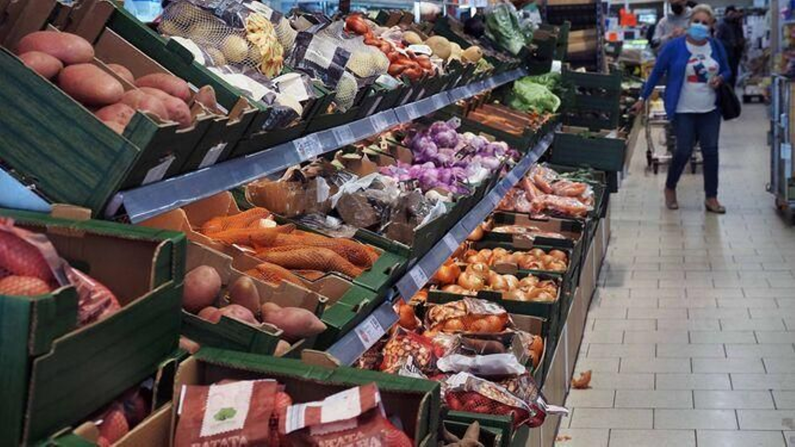 Un pasillo de supermercado.