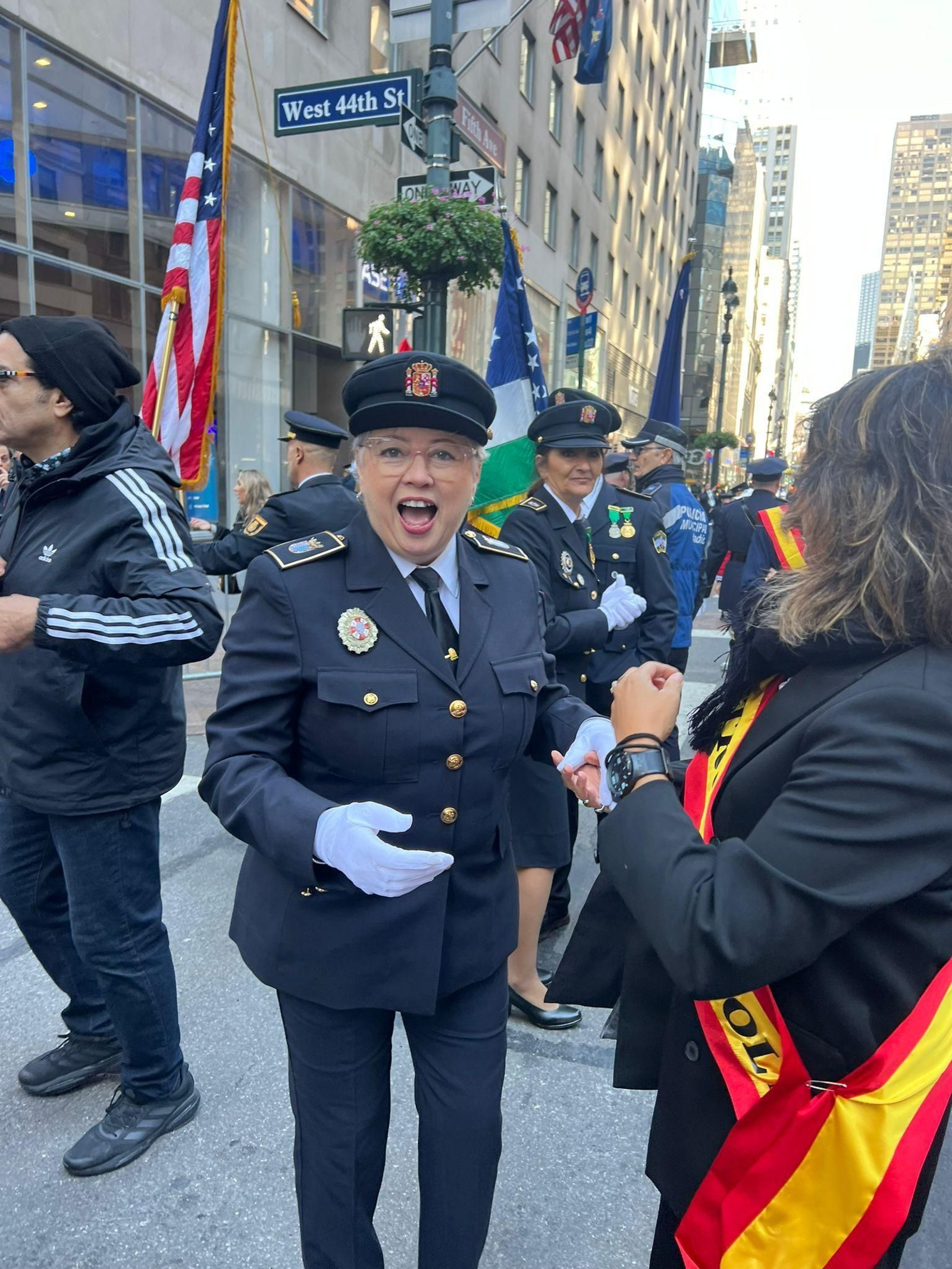 Así desfila la policía de Jerez por la Quinta Avenida de Nueva York en el Columbus Day