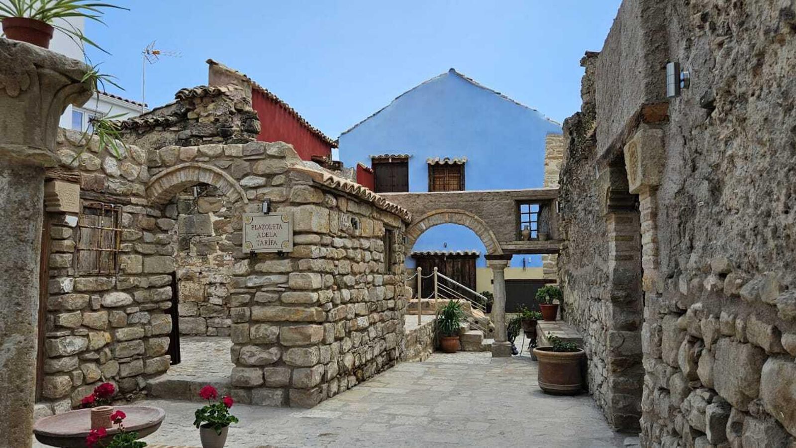 Los exteriores conservan piezas y patrimonio original del barrio judío de Úbeda.