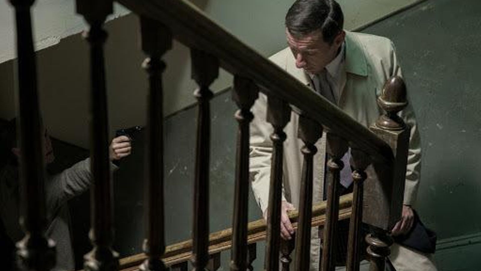 La línea invisible (2020, Mariano Barroso), en Movistar+.