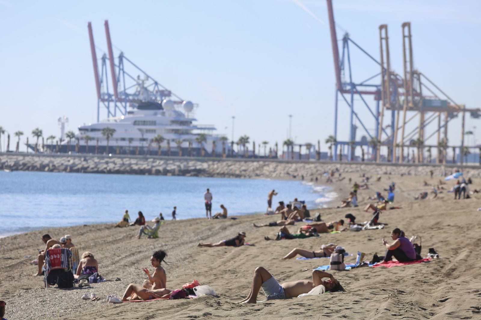 Fotos: Sol, playa y terrazas en un final de enero atípico en Málaga