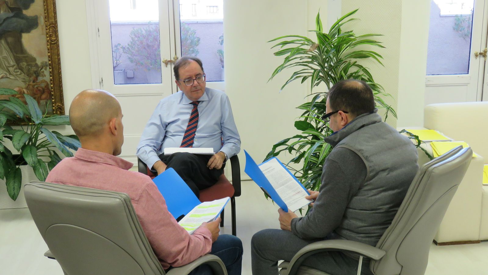 Dos internos entrevistan al secretario general de Instituciones Penitenciarias, Ángel Luis Ortiz