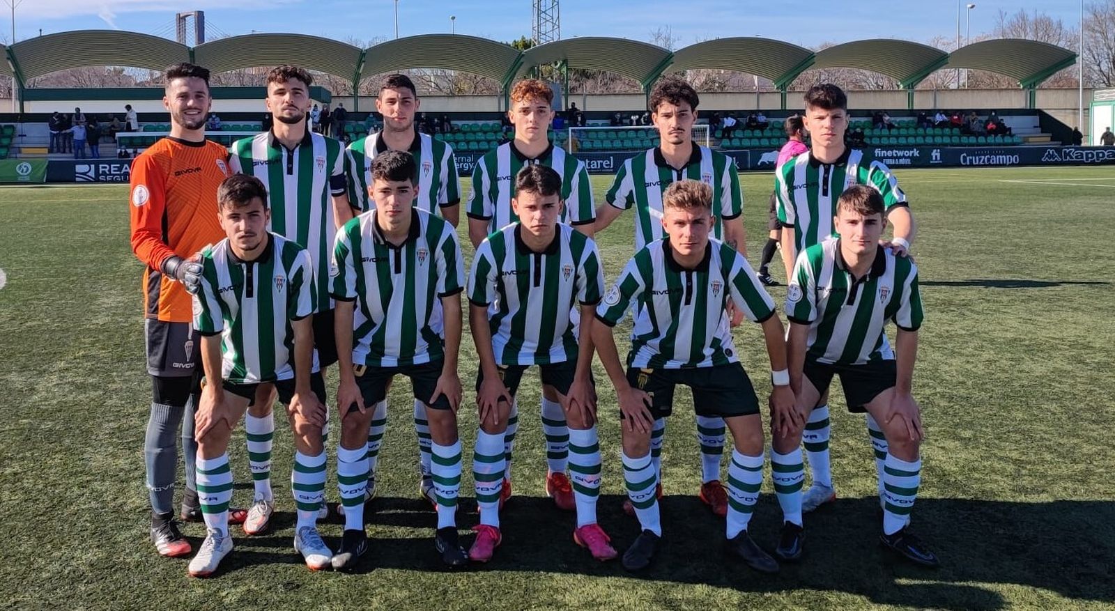 El once inicial del Córdoba CF juvenil ante el Calavera.