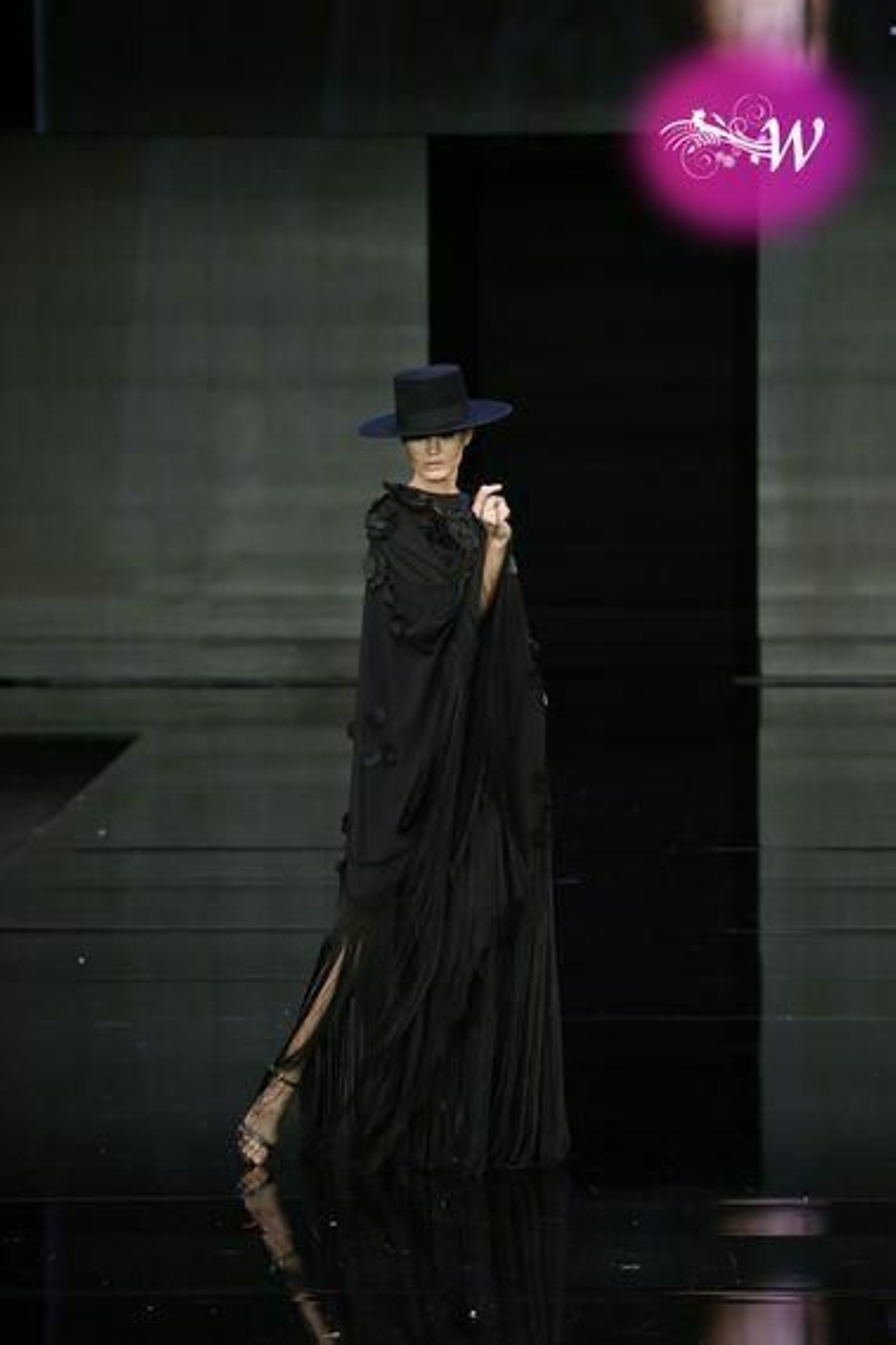 Cristo Báñez vuelve a SIMOF para presentar su colección de flamenca 2020, todas las fotos