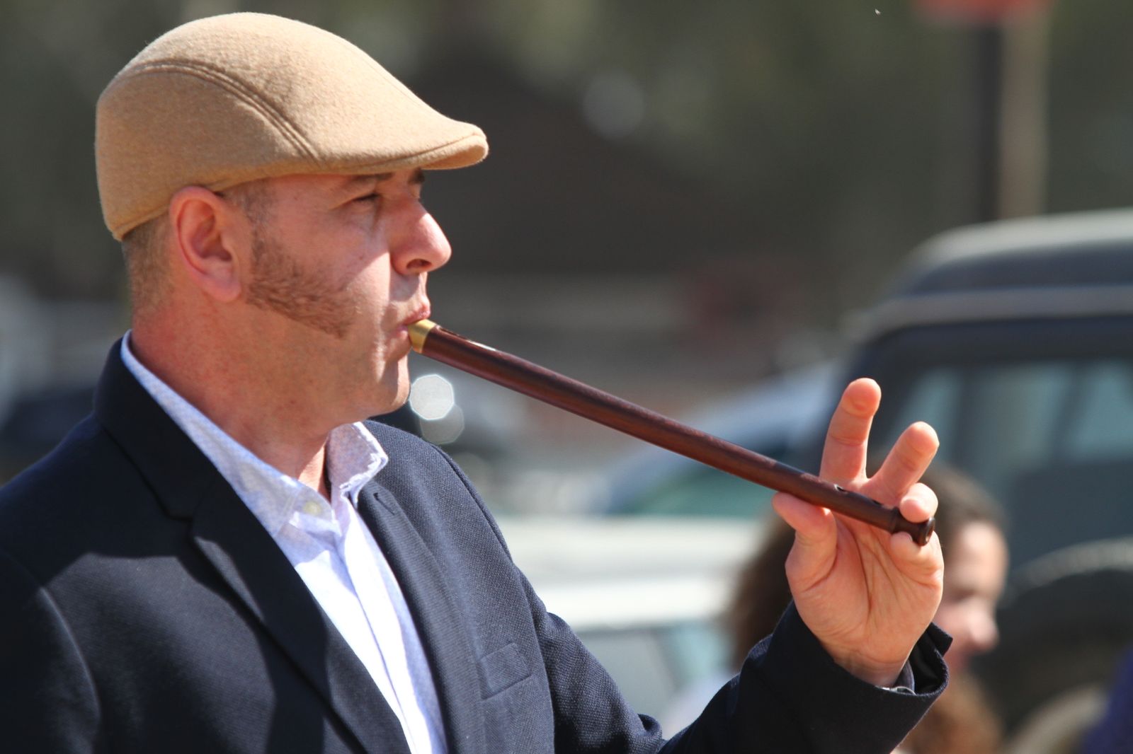 La Hermandad de Huelva se presenta ante la Virgen del Rocío en su peregrinación a la aldea almonteña