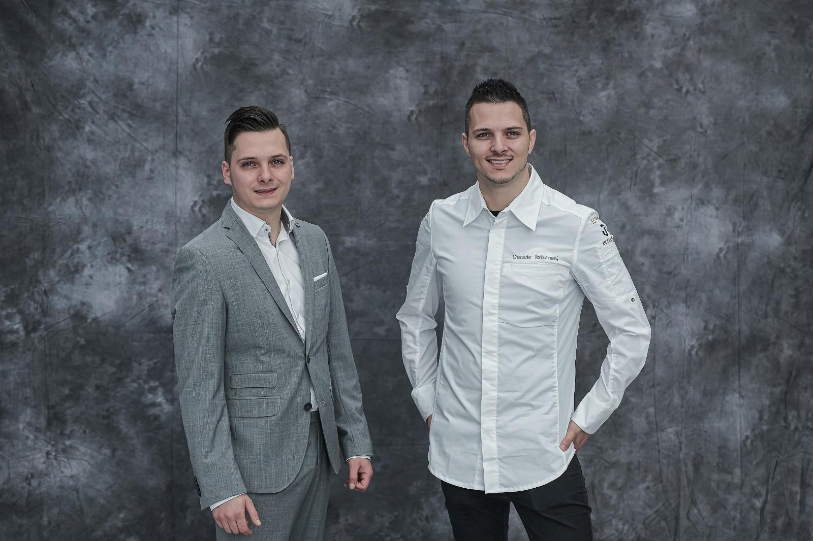 Los hermanos Tortomasi, chef y sumiller del restaurante alemán Krone.