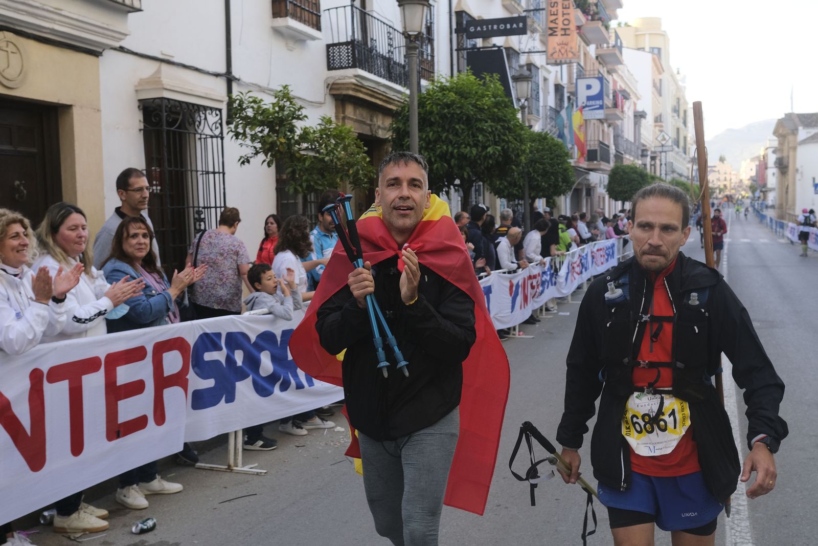 Cierre de la meta de los 101 kilómetros de la Legión, en fotos.