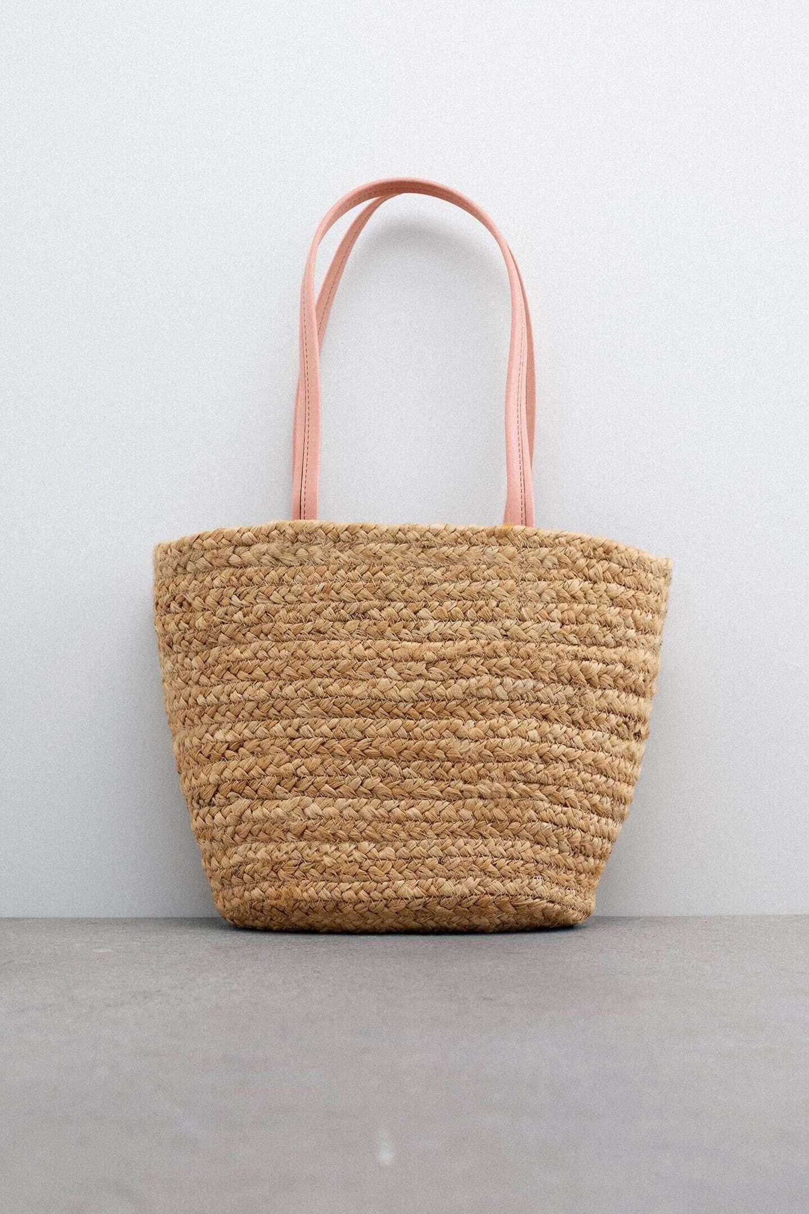 Cesta de yute de Zara.