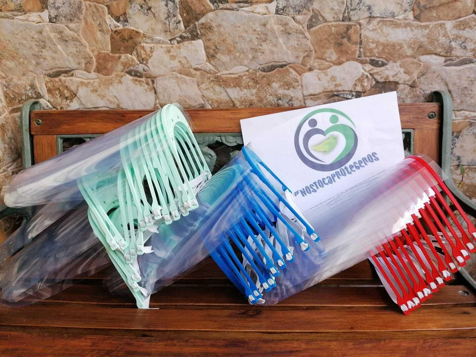 Un lote de pantallas protectoras listas para ser entregadas.