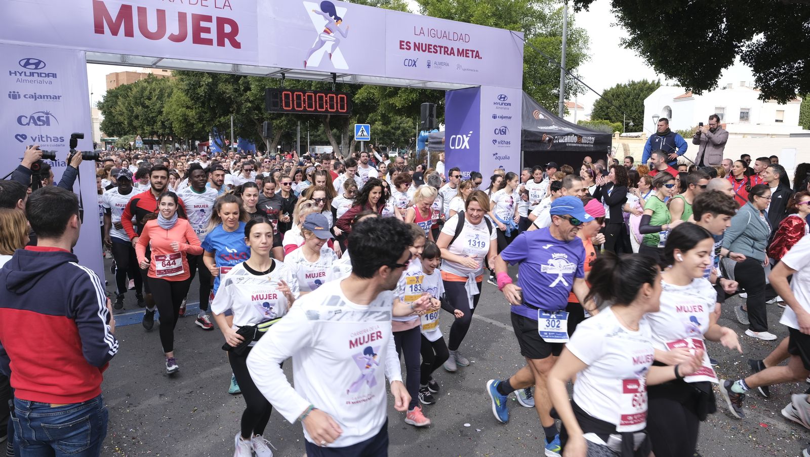 Imágenes de la Carrera de la Mujer 2023 en Almería