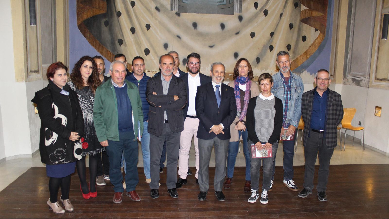 El alcalde de Vera, Félix López, con miembros de la Comisión del V Centenario, los arquitectos Lola Mirallles, Gerardo Úbeda y los restauradores César Ordás y Noe Sánchez.