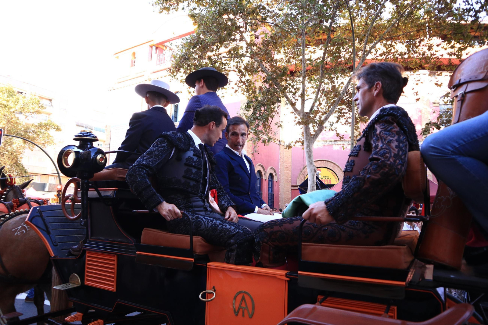 Imágenes de ambiente en el tercer día de toros en Huelva