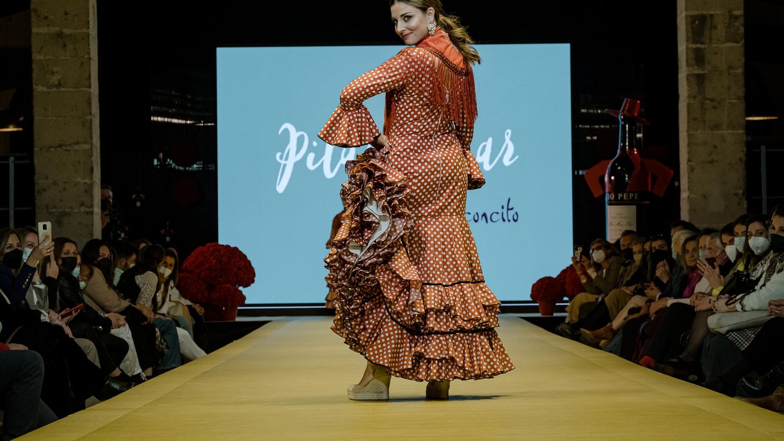 La periodista Mercedes Núñez desfiló para Pilar Villar.