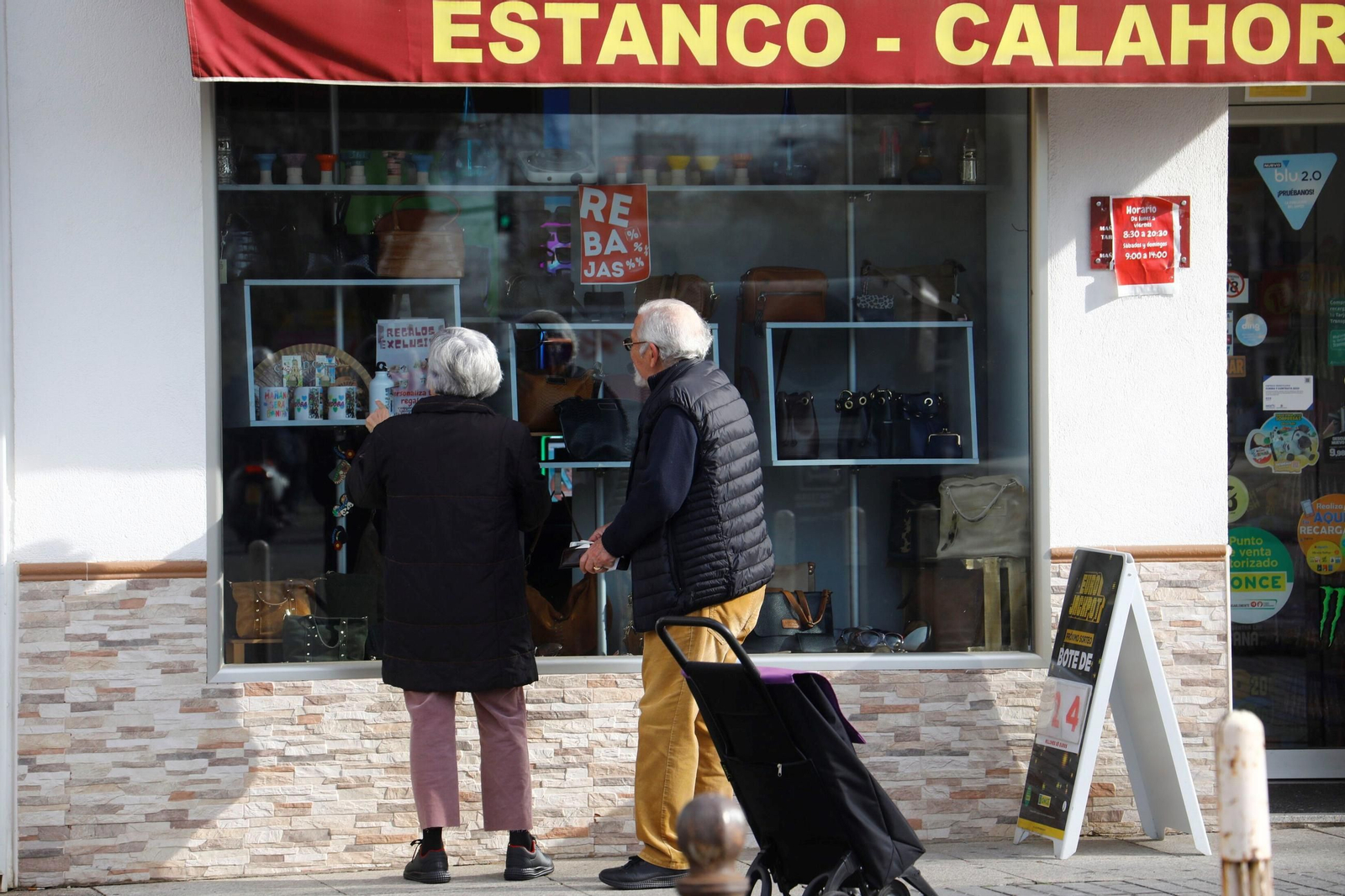 Un recorrido en imágenes por el barrio cordobés del Campo de la Verdad un día de invierno