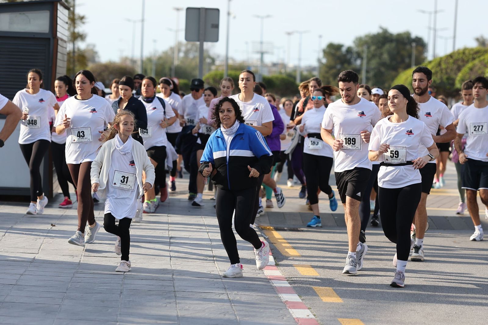 La Carrera Solidaria por el Día de la Mujer McArthurGlen, en fotos