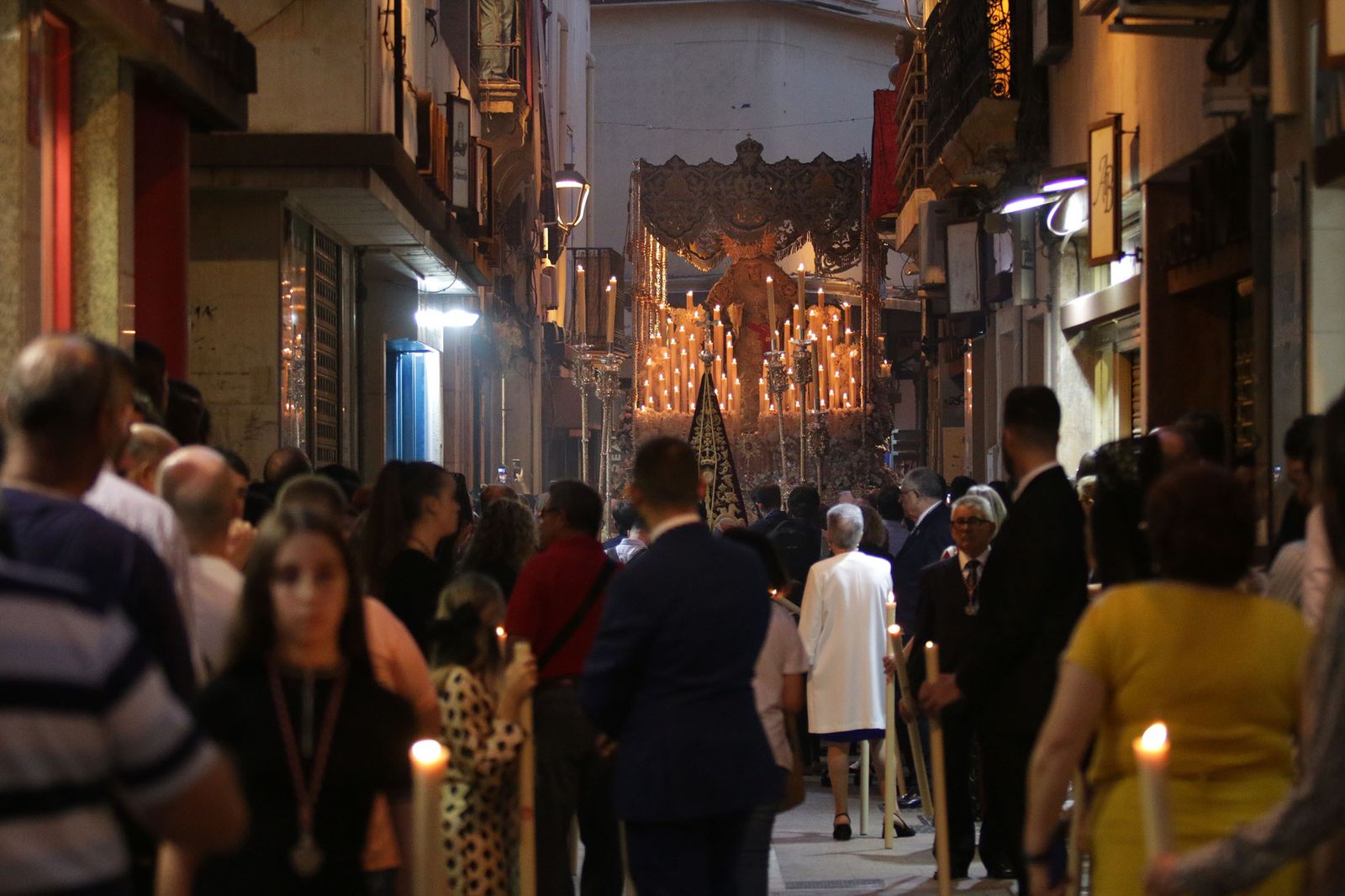 Imágenes de La Magna por las calles de Almería