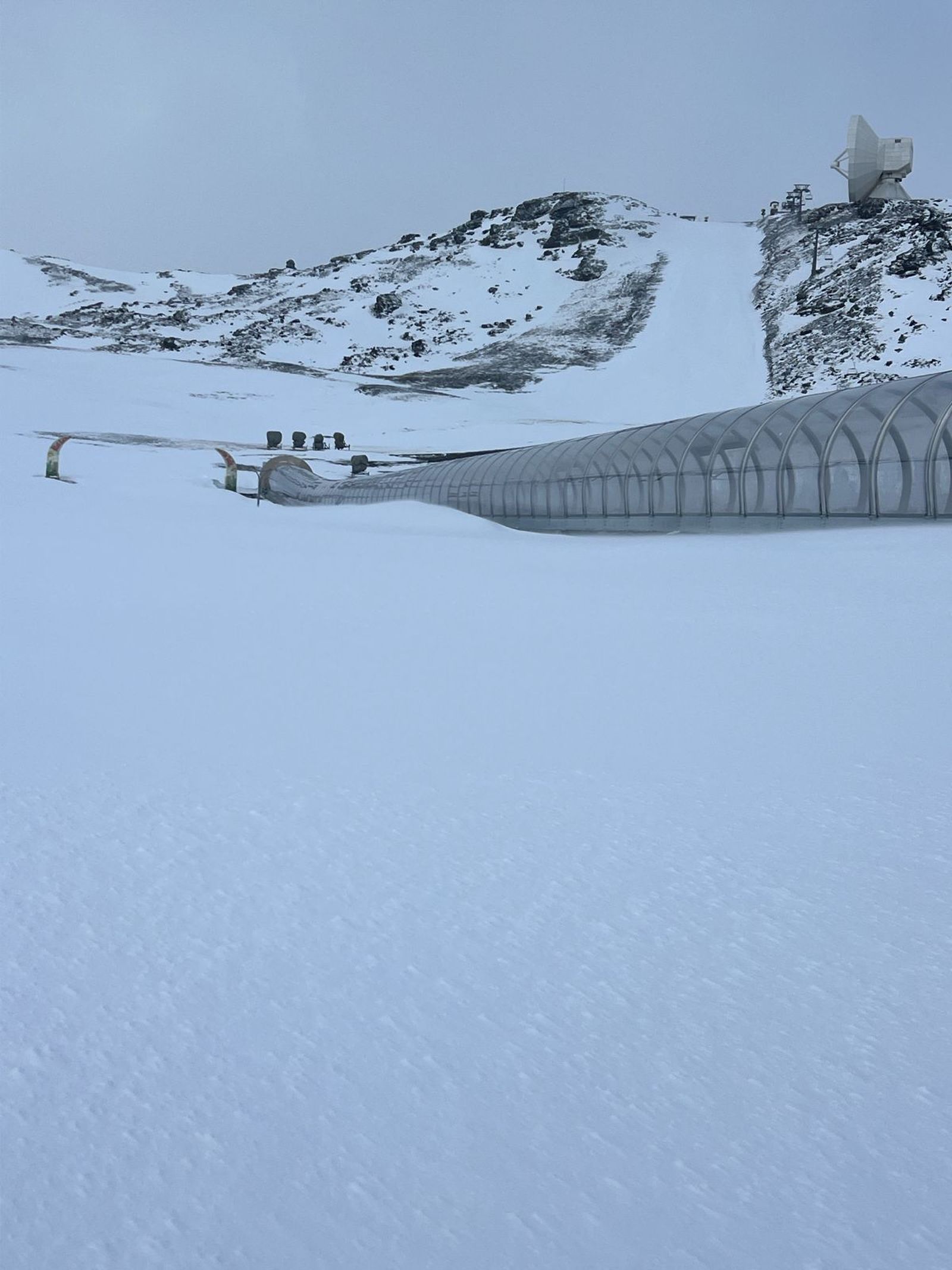 Manto blanco con el que ha amanecido la estación.
