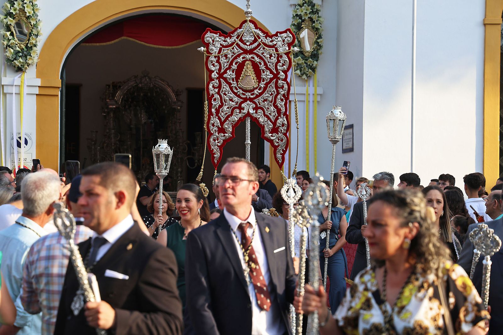 Imágenes del Rosario Jubilar rociero celebrado por las 25 hermandades filiales de la Matriz de Almonte en La Merced