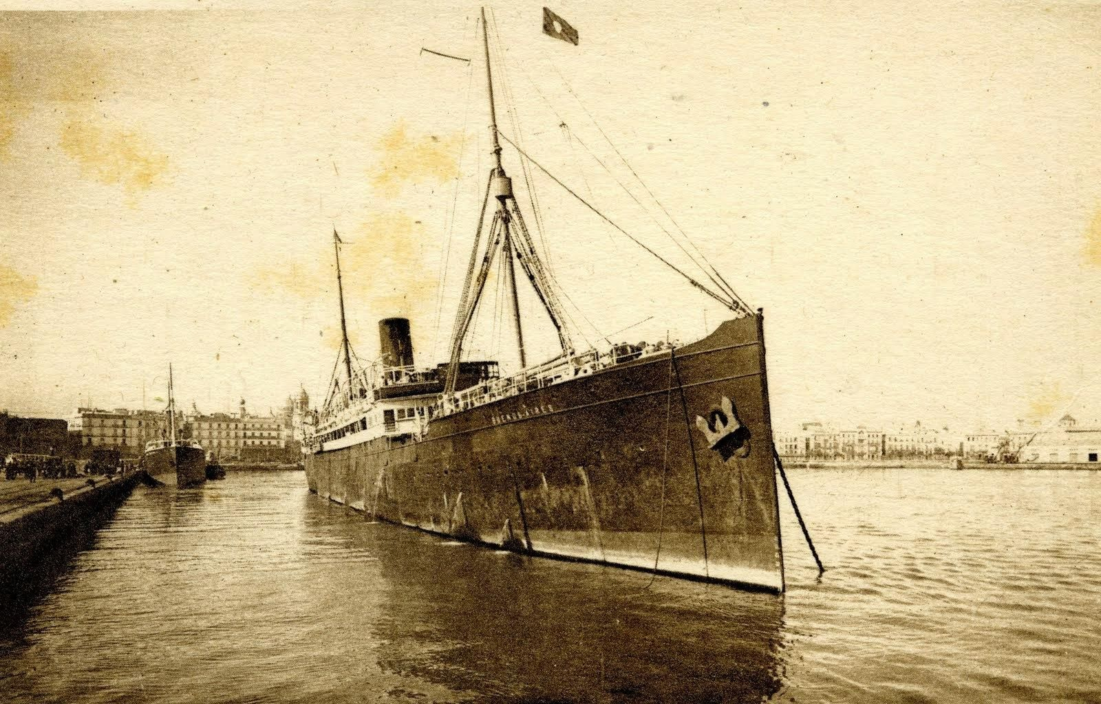 El vapor Buenos Aires en el muelle de Cádiz