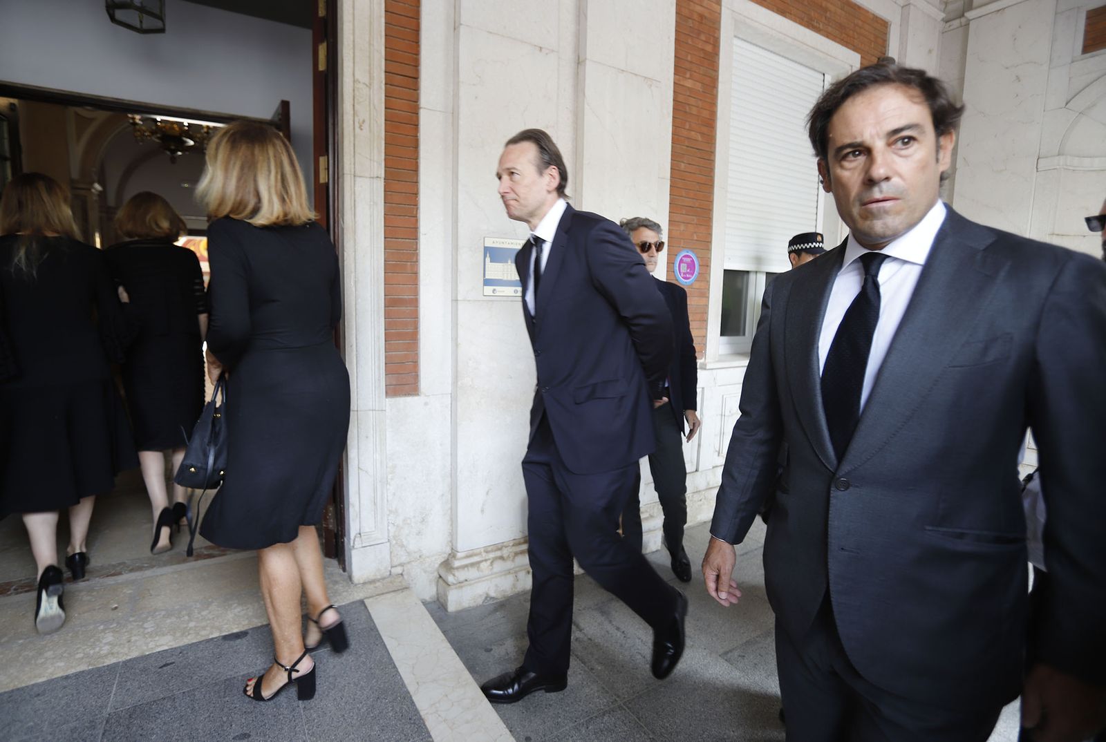 Llegada del féretro de Miguel Baez Litria la Capilla Ardiente de Huelva