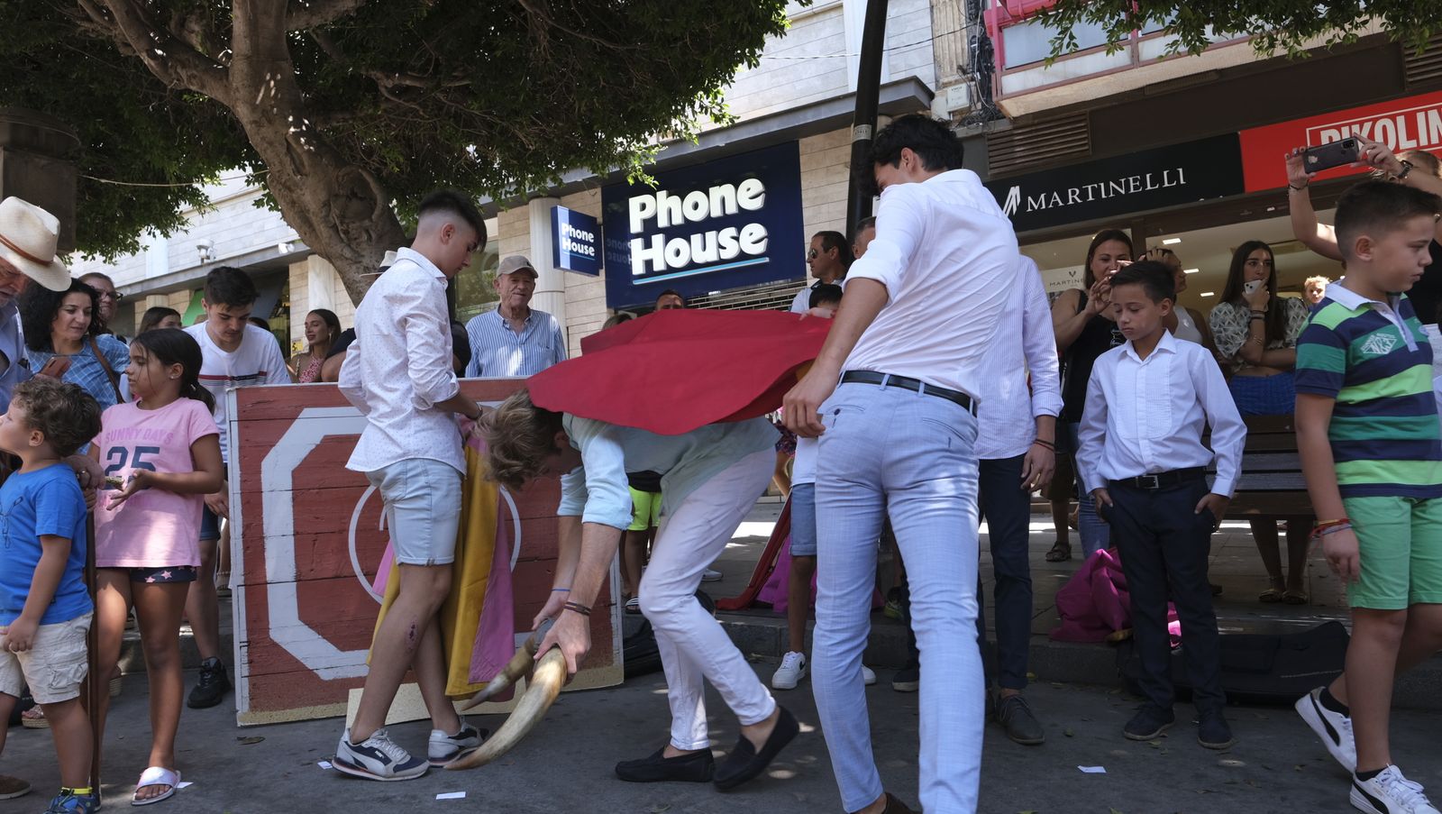 Imágenes de la exhibición de toreo de salón por la Escuela Taurina de Almería, en la Feria de Almería 2022