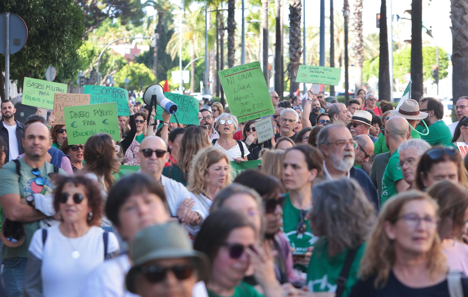 Manifestación por la Escuela Pública por las calle de Jerez