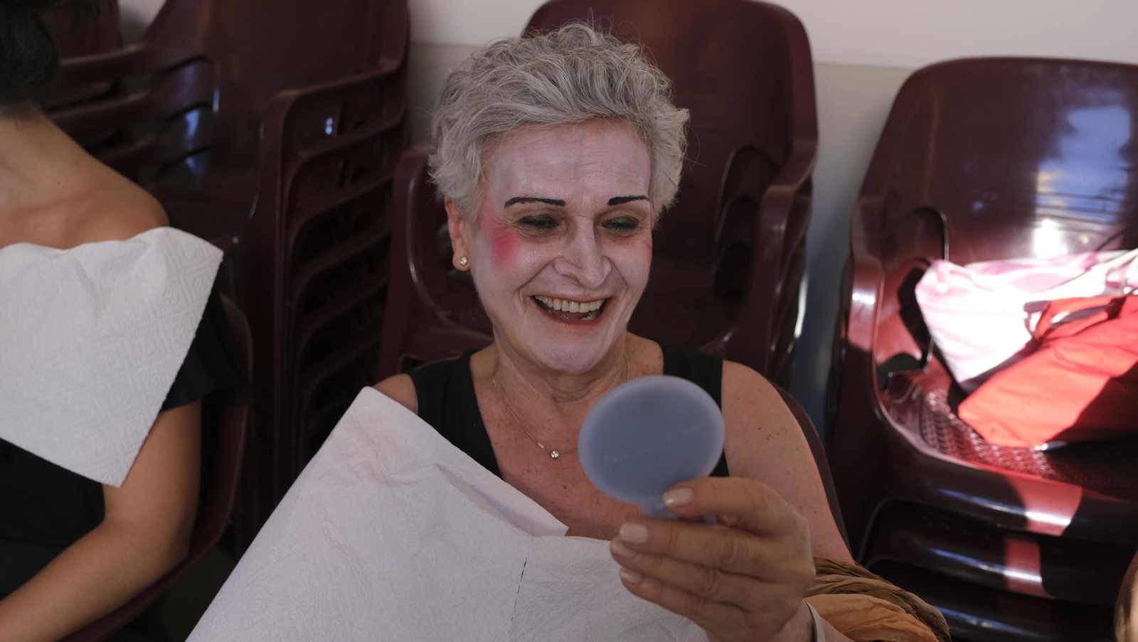 Maquillaje de los alumnos de la academia musical de Vélez Blanco para la ópera, en imágenes