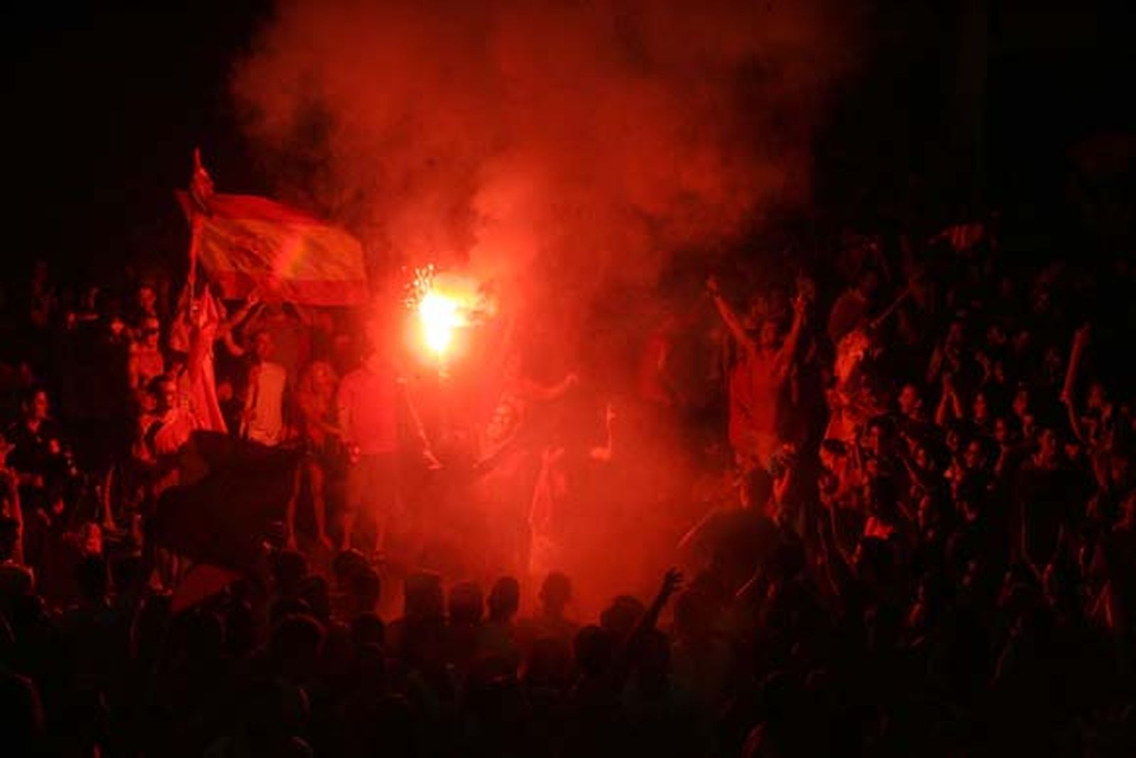 Todos los aficionados salieron a la calle a celebrar la victoria del Mundial vestidos con los colores de la selección

Foto: J.M. Quinones