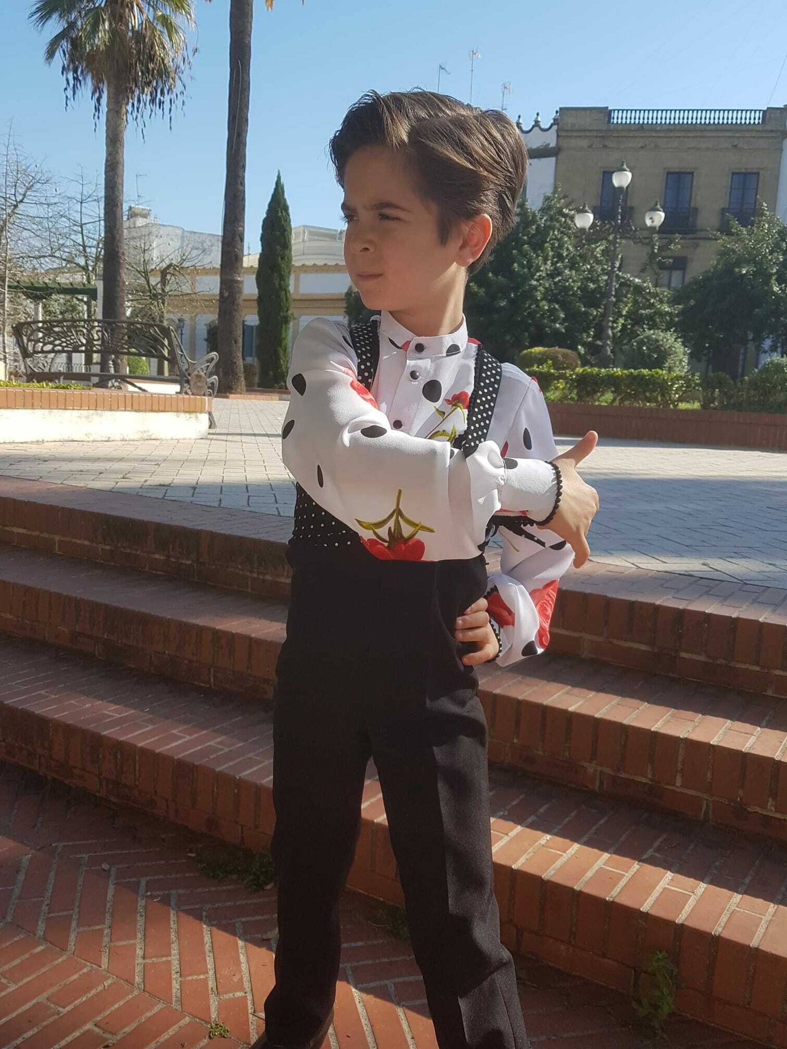 El pequeño Cayetano, en una de sus poses.