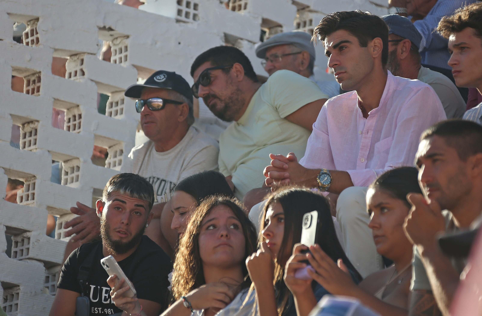 Búscate durante la corrida de reapertura de la plaza de toros de Tarifa