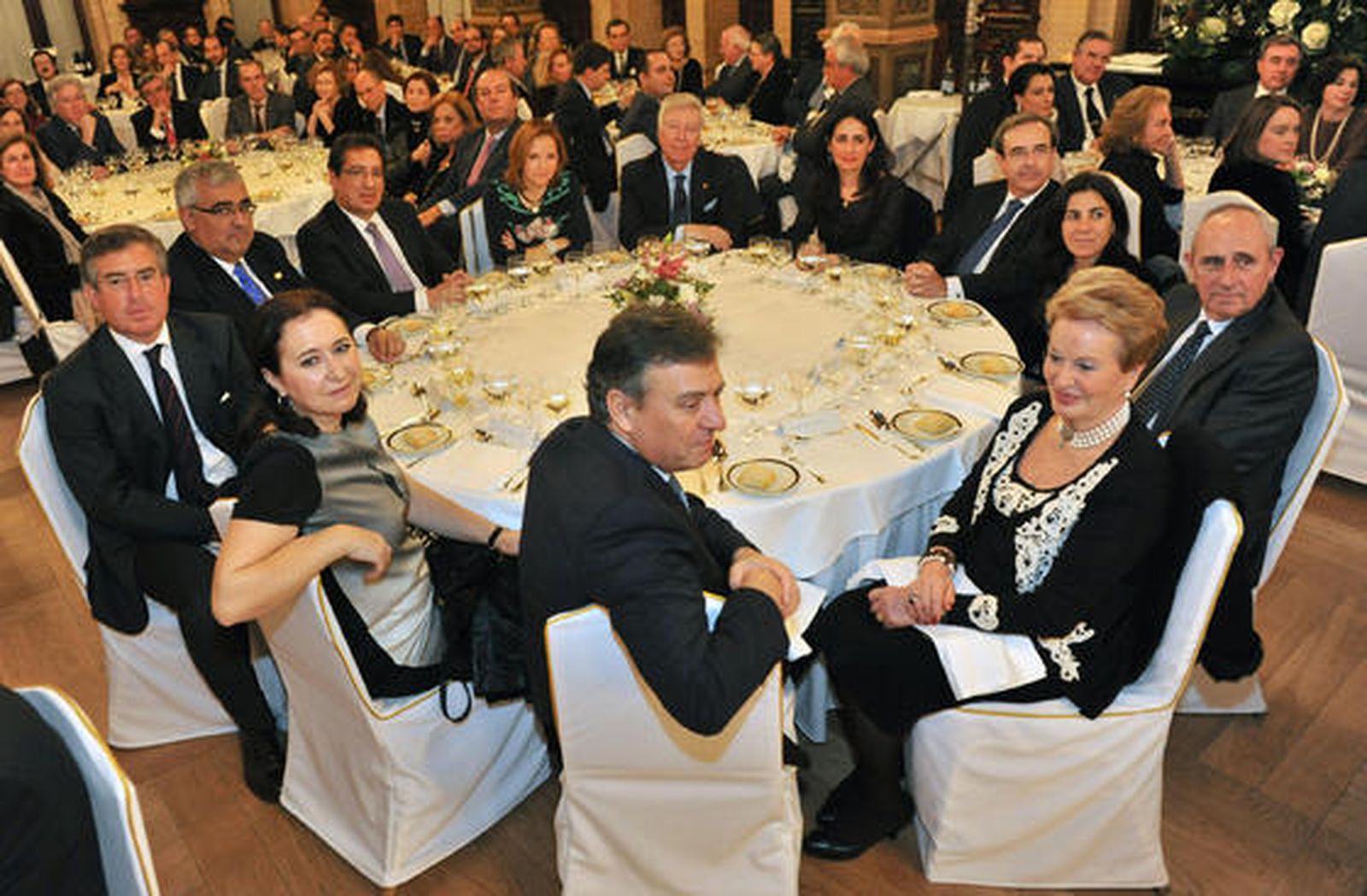 Francisco Arteaga, Josefina Sáez, Michael Kreisler, Antonio Ramírez de Arellano, Antonio Pulido, Inmaculada Romero, José Luis García Palacios, Rosario Joly, Juan Carlos Fernández, María Jesús Almanzor, José Ignacio Medina y Pilar Álvarez. / Reportaje gráfico: Antonio Pizarro / Juan Carlos Muñoz / Juan Carlos Vázquez