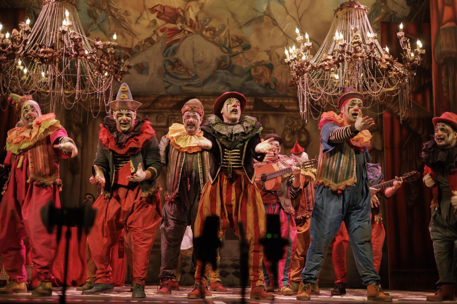 La comparsa 'Los Sumisos' en el Carnaval de Cádiz.