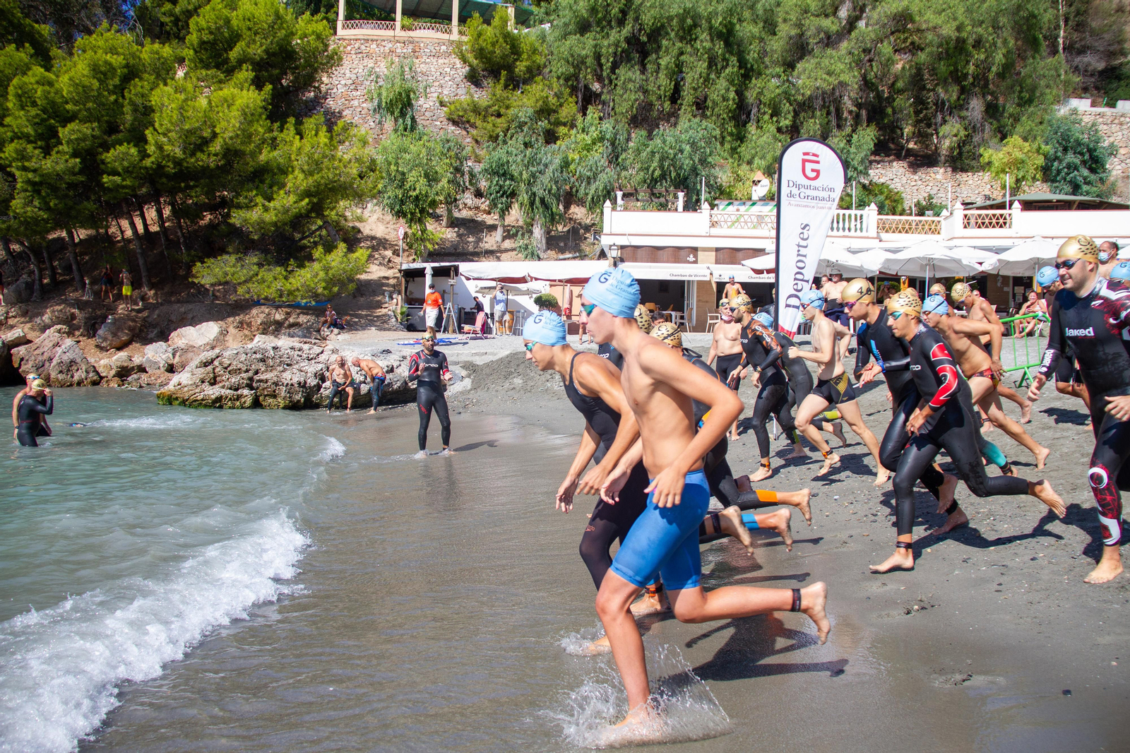Costa de Granada: Éxito de participación en la  XXI Travesía a Nado de la Bahía de La Herradura