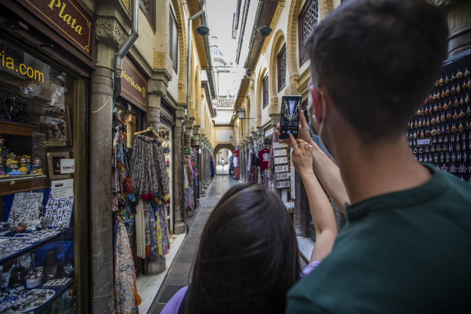 El resurgir comercial de la Alcaicería de Granada
