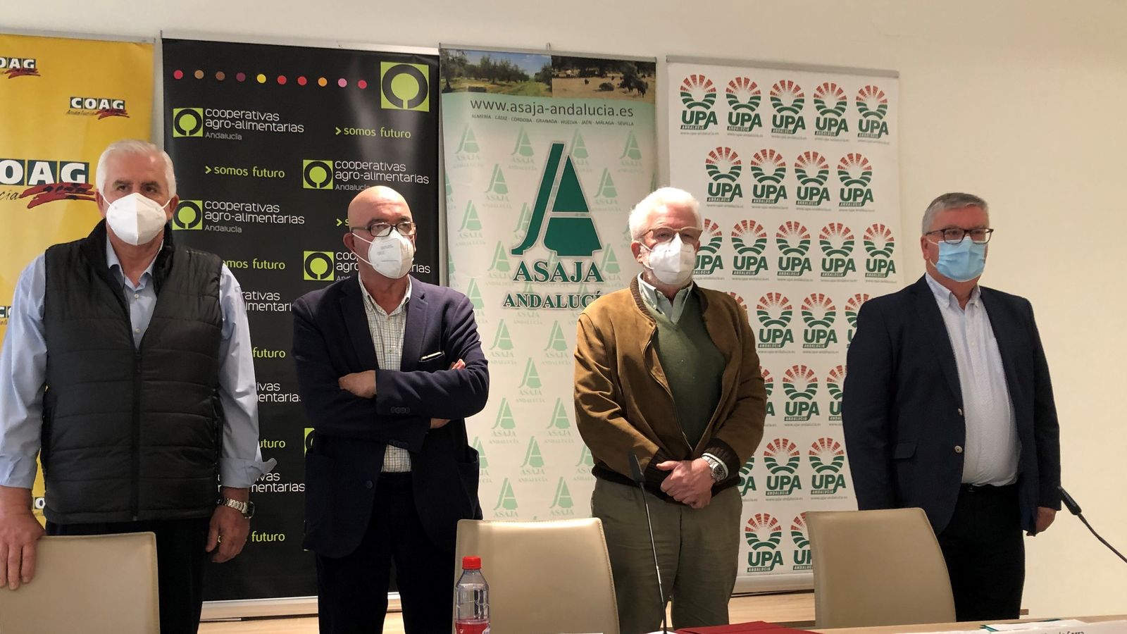 Miguel López (COAG-A), Juan Rafael Leal, (Cooperativas-A), Ricardo Serra (Asaja-A) y Miguel Cobos (UPA-A).