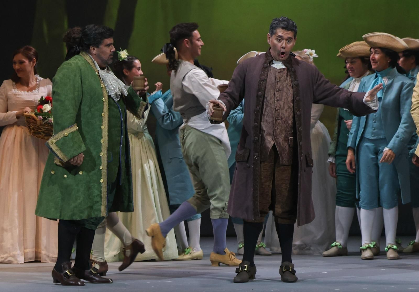 La versión de 'Manon Lescaut' que cierra la temporada lírica del Teatro Cervantes, en fotos