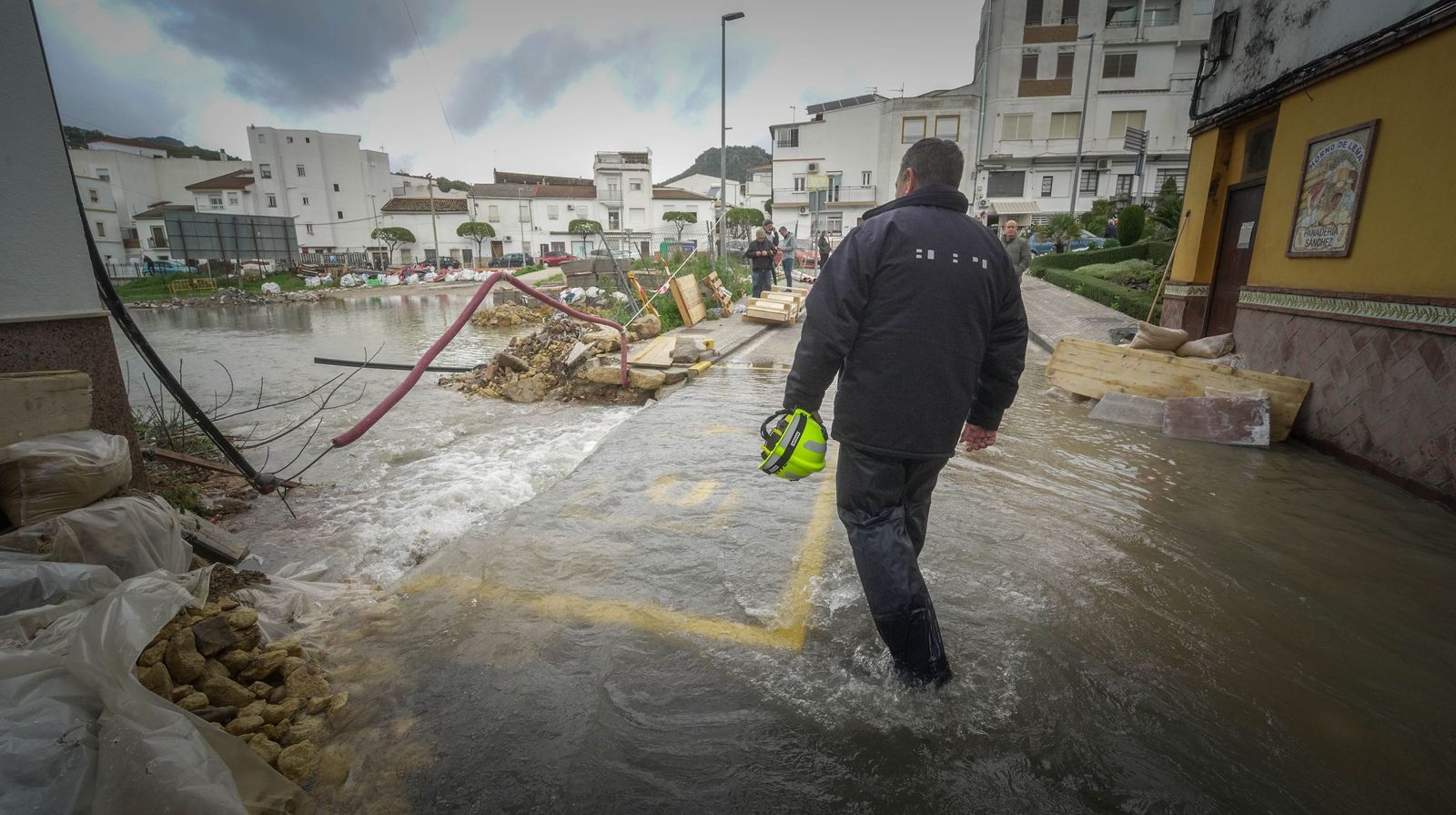 Imágenes de los torrentes de agua por las calles de Ubrique