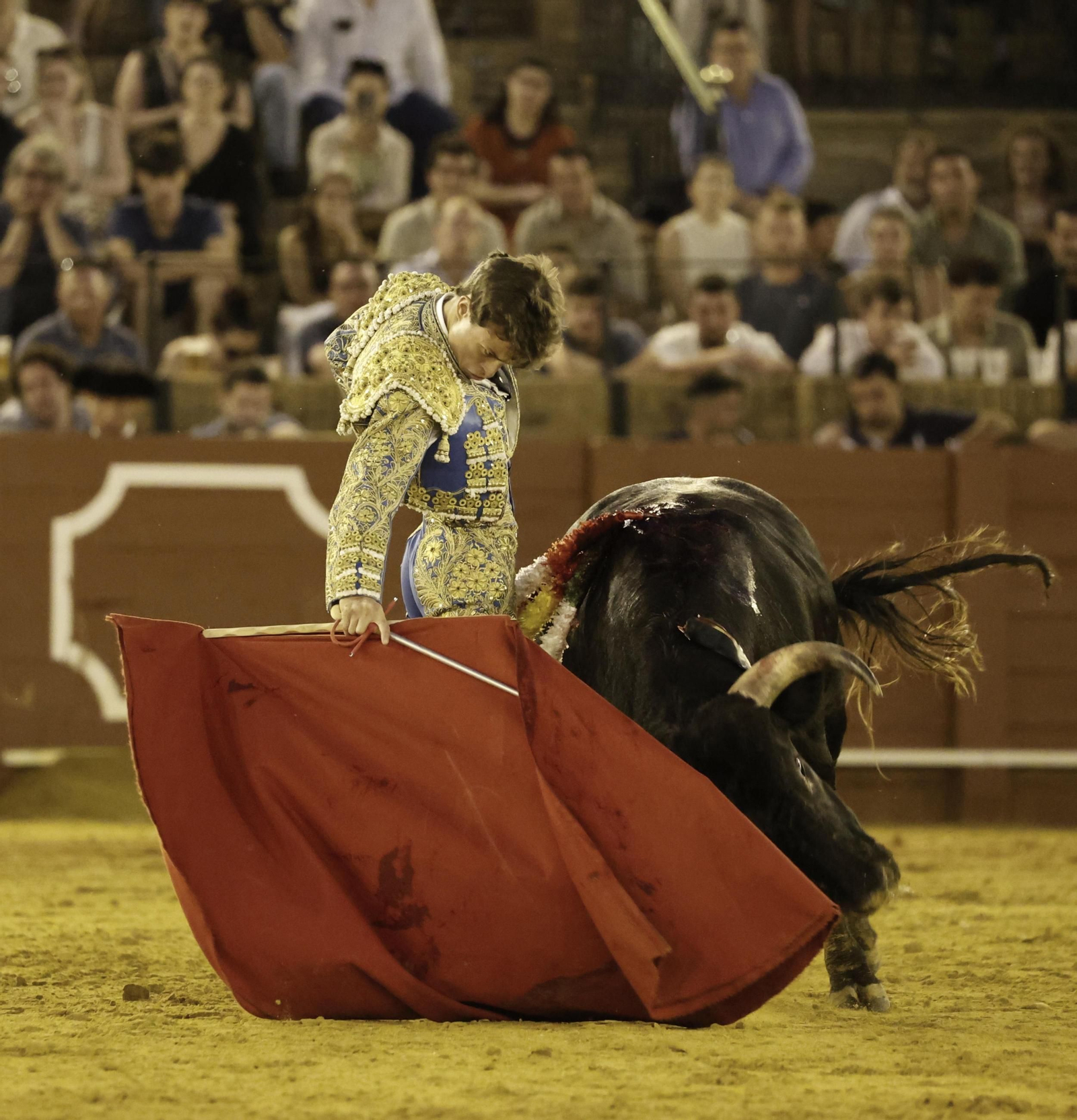 Bombita cortó el único trofeo del segundo festejo clasificatorio y se convirtió en favorito. Bombita cortó el único trofeo del segundo festejo clasificatorio y se convirtió en favorito.