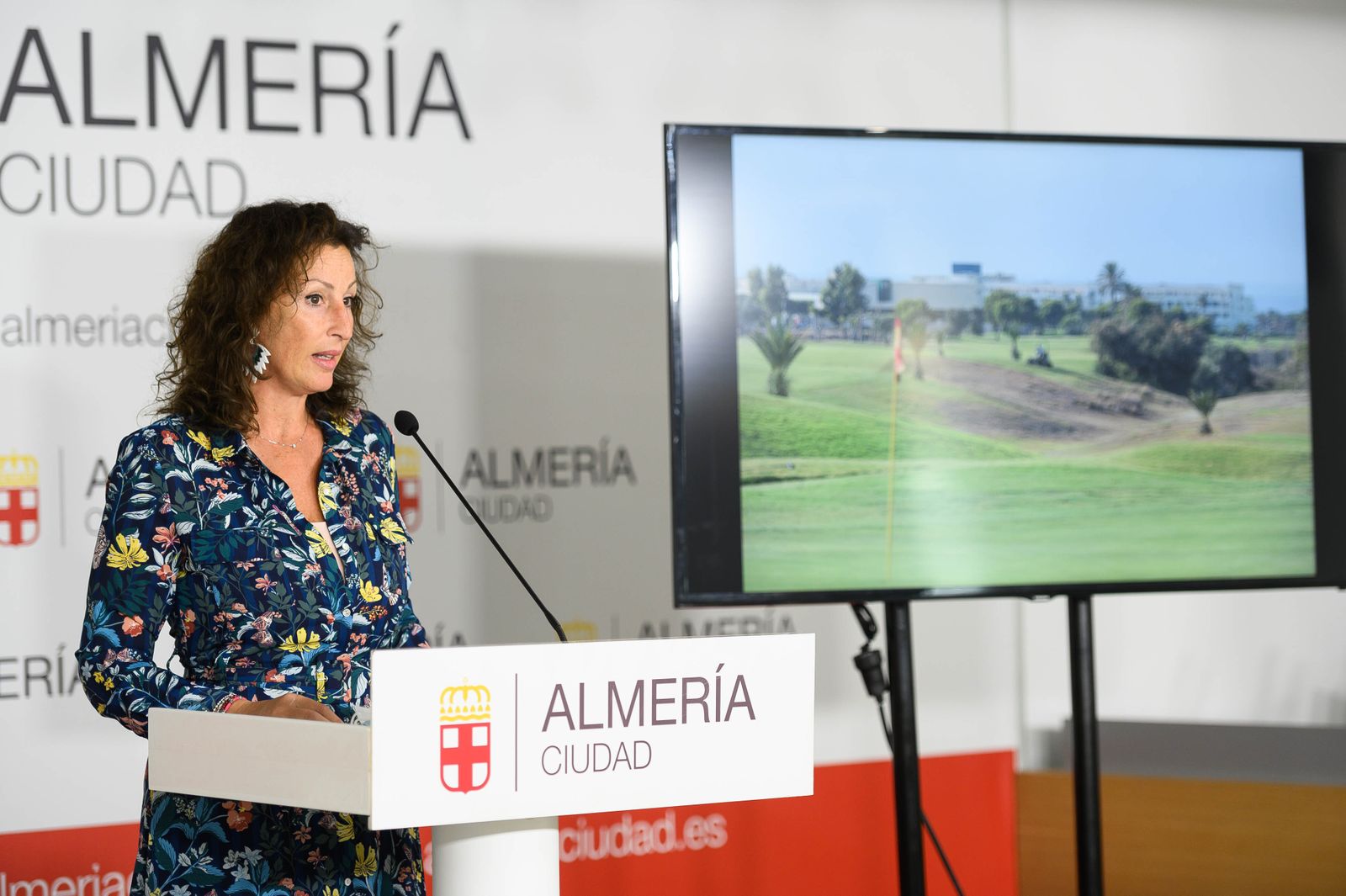 María Vázquez ha presentado los ejes principales que optan a los fondos europeos para El Toyo