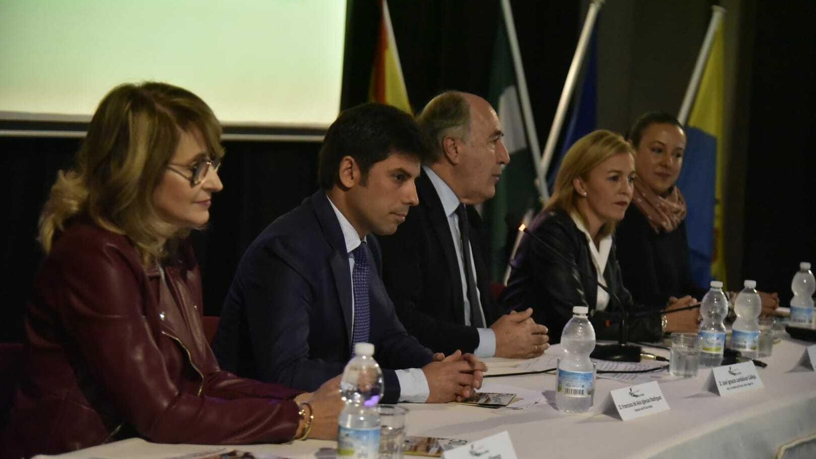 Pintor, Iglesias, Landaluce, Pajares y Ruiz, en el salón de actos del Isla Verde.