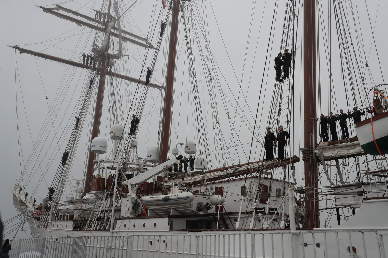 Las imágenes de la llegada del 'Elcano y la Princesa Leonor a Valparaíso