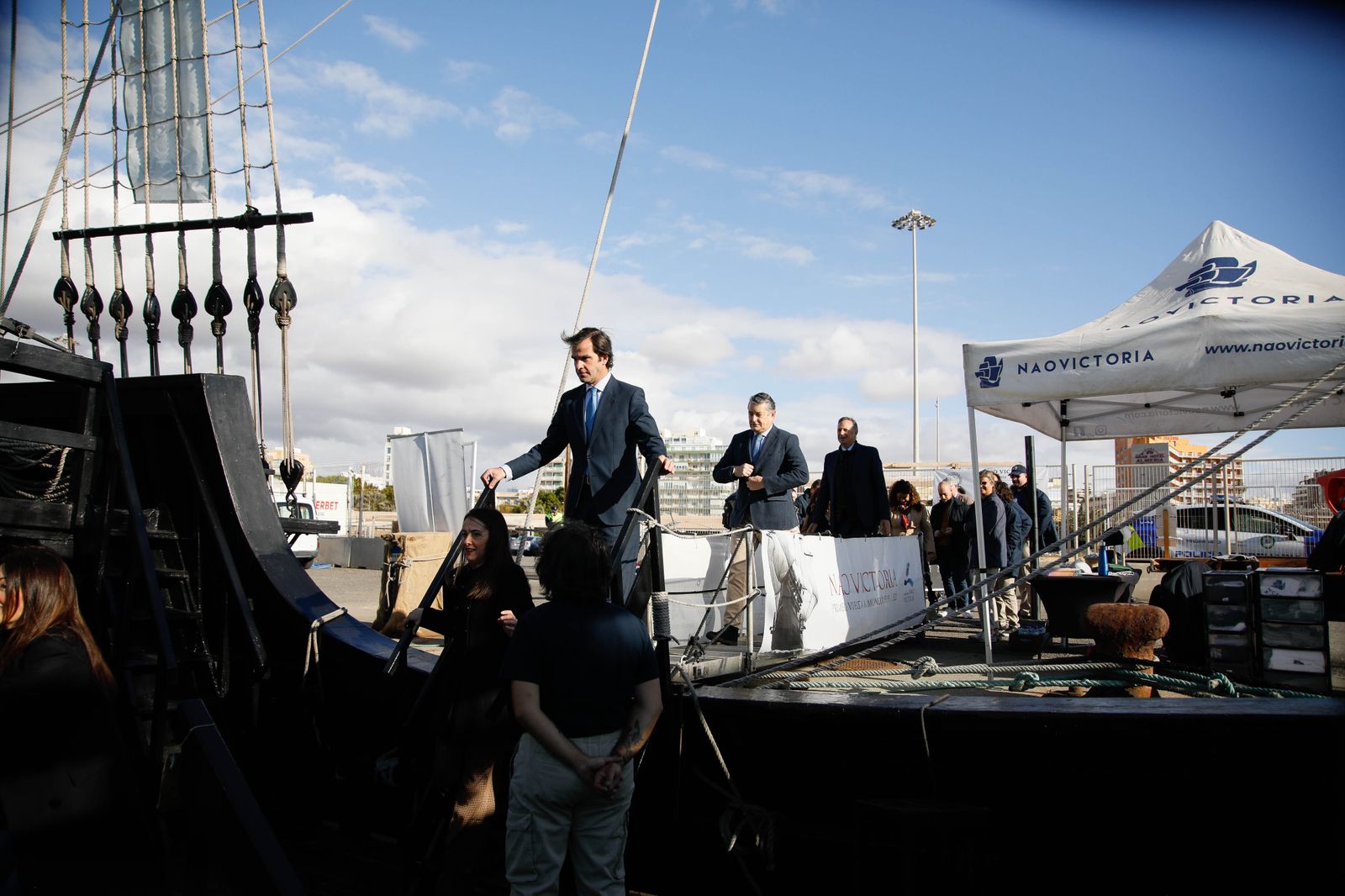 Imágenes de la visita del Consejero Antonio Sanz a la Nao Victoria