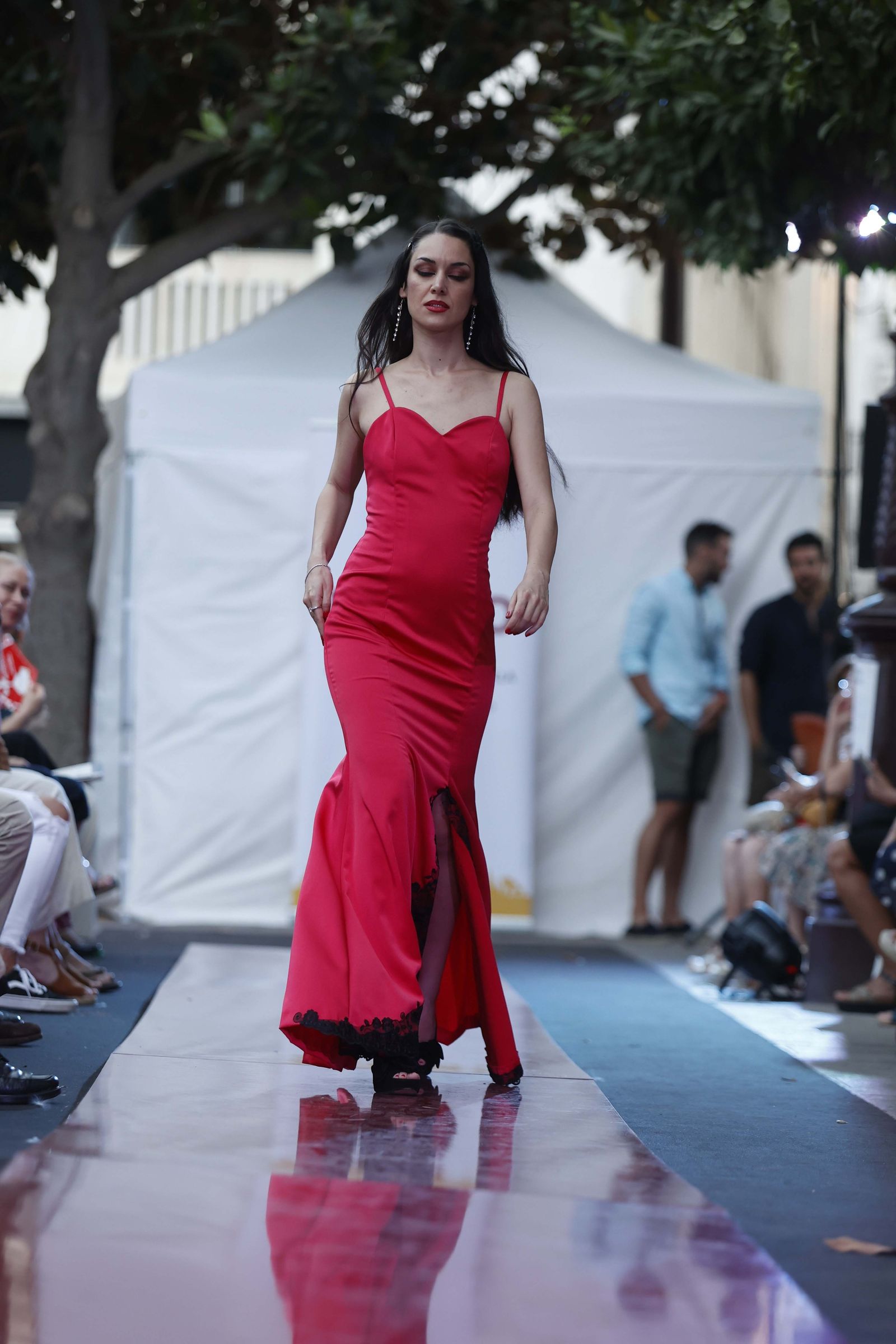 Las imágenes del Desfile de Jóvenes Diseñadores en la Plaza de la Magdalena
