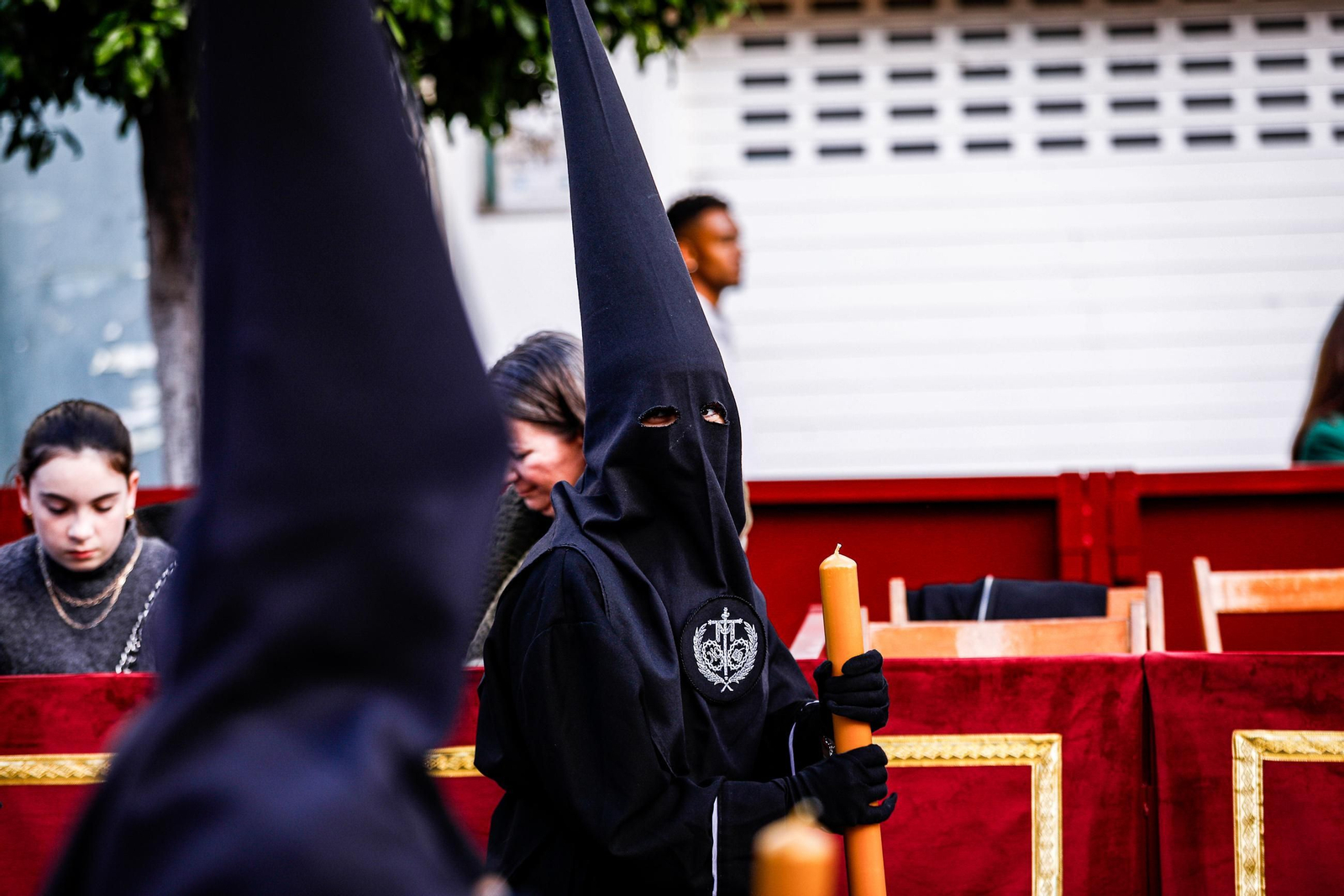 Imágenes de la salida de la Soledad en la Semana Santa de San Fernando 2025