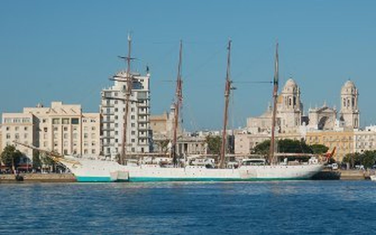 Morenés rehúsa explicar el alijo de cocaína del 'Juan Sebastián de Elcano' alegando secreto de sumario